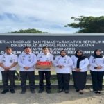 Lapas Perempuan Sigli gelar 'Rabu Berkah' dengan membagikan puluhan paket makanan kepada masyarakat yang melintas, Rabu (3/9). (Dok: Web Ditjenpas)