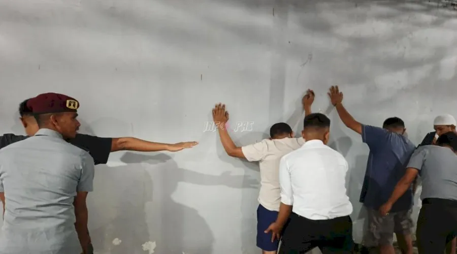 Lapas Kelas III Namlea pastikan kondisi keamanan dan ketertiban (kamtib) stabil lewat razia di blok-blok hunian Warga Binaan, Minggu (31/8). (Dok: Humas Lapas Namlea)