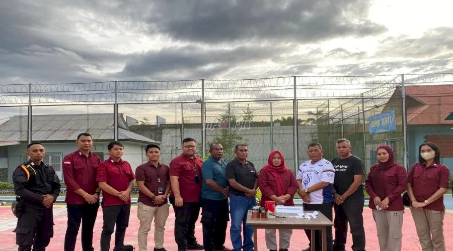 Kanwil Ditjenpas Maluku gelar razia di Lapas Kelas IIB Piru, Minggu (31/8), untuk cegah gangguan kamtib, pungli, dan narkoba, dipimpin Kabid Pelayanan dan Pembinaan, Fifi Firda. (Dok: Humas Lapas Piru)