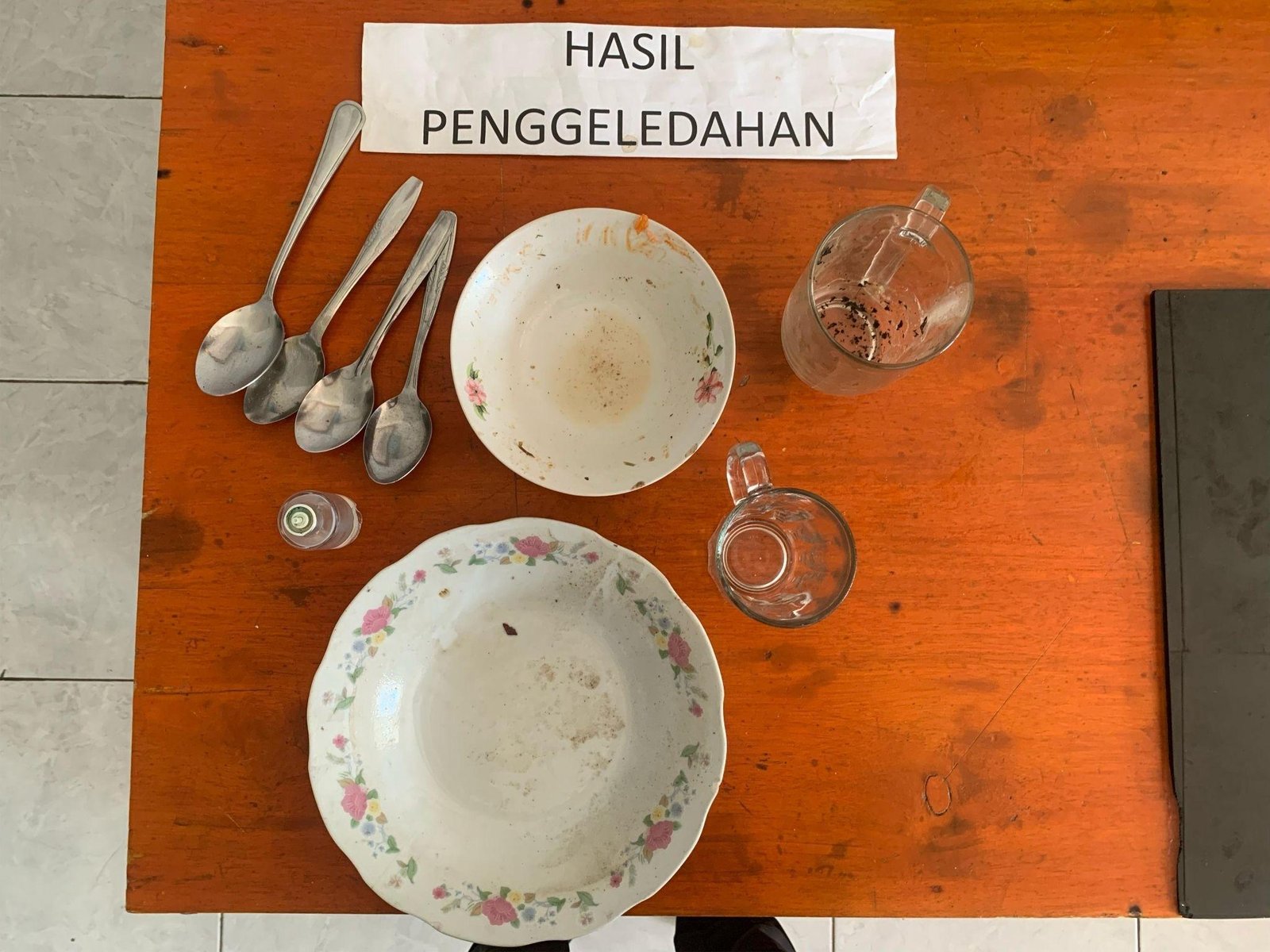 Lapas Kelas IIB Tual gelar razia hunian untuk cegah peredaran narkoba dan penyalahgunaan telepon genggam di dalam Lapas. (Dok: Humas Lapas Tual)