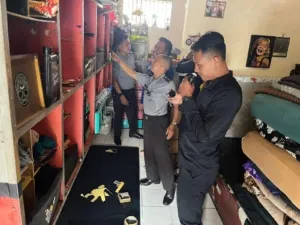 Petugas Lapas Kelas IIB Tabanan gelar razia blok hunian untuk menjaga keamanan dan ketertiban lingkungan pemasyarakatan. (Dok: Humas Lapas Tabanan)