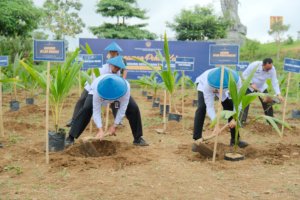 Rutan Bangil Ikut Penanaman Pohon Kelapa Serentak