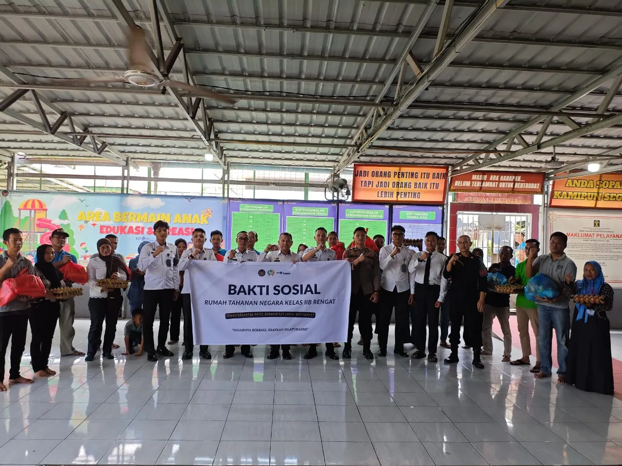 Rutan Rengat Salurkan Sembako untuk Keluarga Warga Binaan
