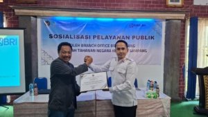 Rutan Kelas IIB Sampang bersama PT Bank Rakyat Indonesia (Persero) Tbk. Branch Office Sampang sepakati Perjanjian Kerja Sama (PKS) dan gelar sosialisasi pelayanan publik, Kamis (4/9). (Dok: Humas Rutan Sampang)
