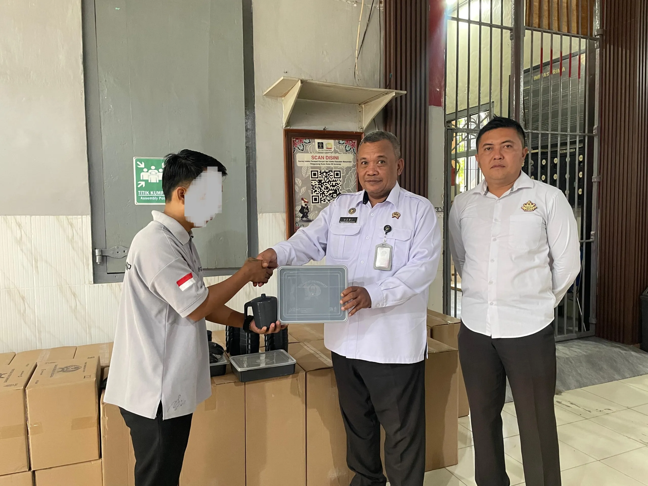 Rutan Sumenep Salurkan Alat Makan dan Minum Beru ke WBP