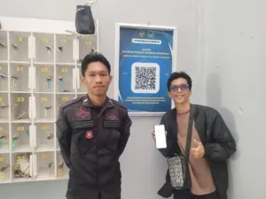Lapas Namlea tingkatkan pelayanan masyarakat dengan evaluasi layanan melalui survei STARApp 3A oleh keluarga warga binaan, 20/9. (Dok: Humas Lapas Namlea)