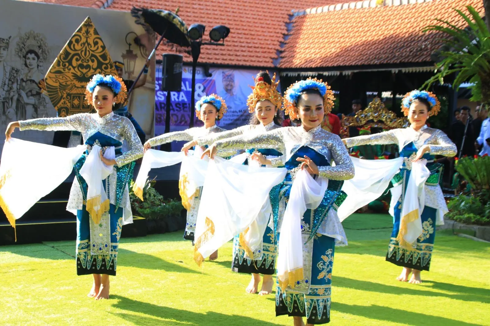 Pemkab Banyuwangi resmi buka Banyuwangi Tempo Doeloe, dimeriahkan penampilan Sanggar Tari Paswangi dari warga binaan Lapas Kelas IIA Banyuwangi. (Dok: Humas Lapas Banyuwangi)