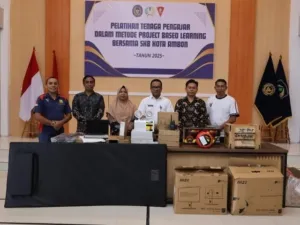 LPKA Ambon terima bantuan sarpras pemasyarakatan dari Ditjenpas, diserahkan simbolis Kepala LPKA Kurniawan Wawondos, 20/9. (Dok: Humas LPKA Ambon)