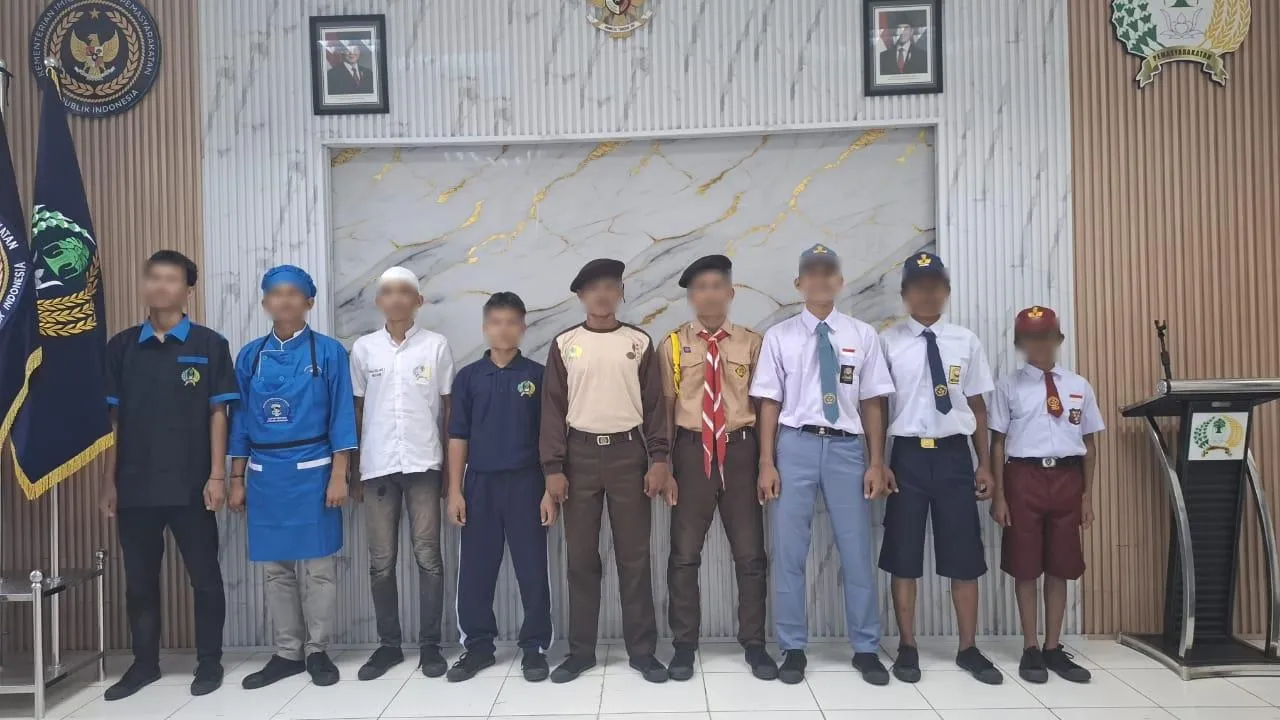 LPKA Kelas I Medan dukung pendidikan anak binaan dengan menyediakan seragam dan sepatu untuk SD, SMP, SMA, dan Pramuka, Sabtu (27/9). (Dok: Humas LPKA Medan)