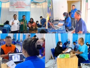 Kepala Bidang Kanwil Ditjenpas Kalsel, Isnawan, bersama Kalapas Banjarmasin tinjau skrining TBC bagi tahanan dan narapidana, Kamis (11/09). 9Dok: Humas Lapas Banjarmasin)