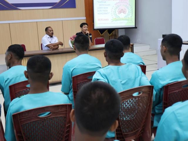 LPKA Ambon gelar sosialisasi pencegahan kanker dan tumor bersama Yayasan SPKT, diikuti petugas dan anak binaan, Rabu (10/9). (Dok: Humas LPKA Ambon)