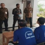 Lapas Kelas IIB Batang gelar tes urine bagi petugas dan warga binaan sebagai wujud komitmen Lapas Bersinar dan deteksi dini halinar, Jumat (19/9). (Dok: Humas Lapas Batang)
