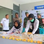 Lapas Pemuda Madiun lakukan tes urine acak untuk cegah penyalahgunaan narkoba di lingkungan Lapas, Kamis (25/9). (Dok: Humas Lapas Pemuda Madiun)