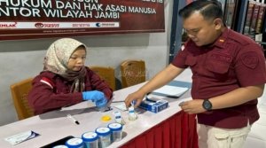 Lapas Kelas IIB Sarolangun kembali gelar tes urine bagi Warga Binaan secara acak, Kamis (4/9). (Dok: Web Ditjenpas)
