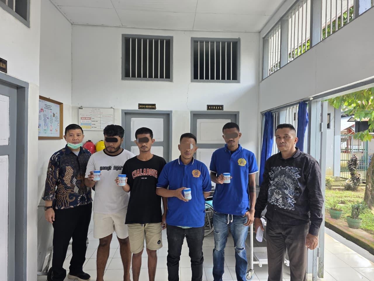 Lapas Ambon gelar tes urine mendadak untuk deteksi dini dan cegah peredaran narkoba di lingkungan warga binaan. (Dok: Humas Lapas Ambon)