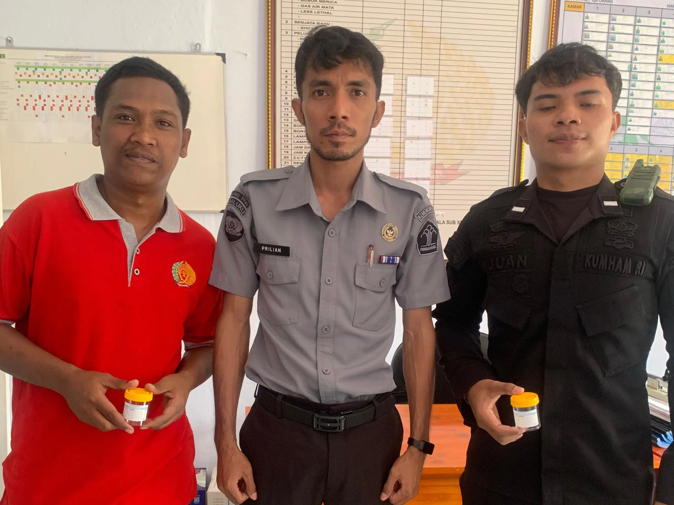Lapas Kelas IIB Tual gelar tes urine petugas dan warga binaan sebagai upaya deteksi dini penyalahgunaan narkoba, Senin (22/9). (Dok: Humas Lapas Tual)