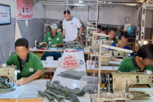Warga Binaan Lapas Batang Kejar Target Pesanan Baju Koko