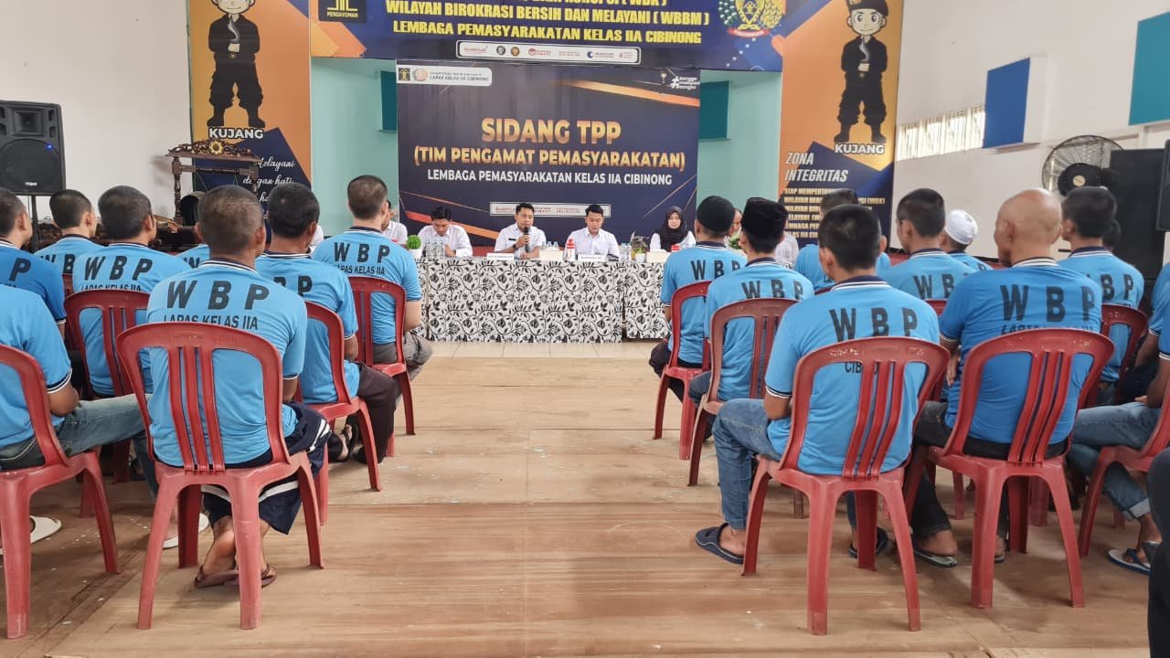 Lapas Cibinong Pondok Rajeg gelar Sidang TPP sebagai evaluasi pembinaan warga binaan, dipimpin Kasi Binadik dan dihadiri anggota TPP, Rabu (10/9/2025). (Dok: Humas Lapas Cibinong)