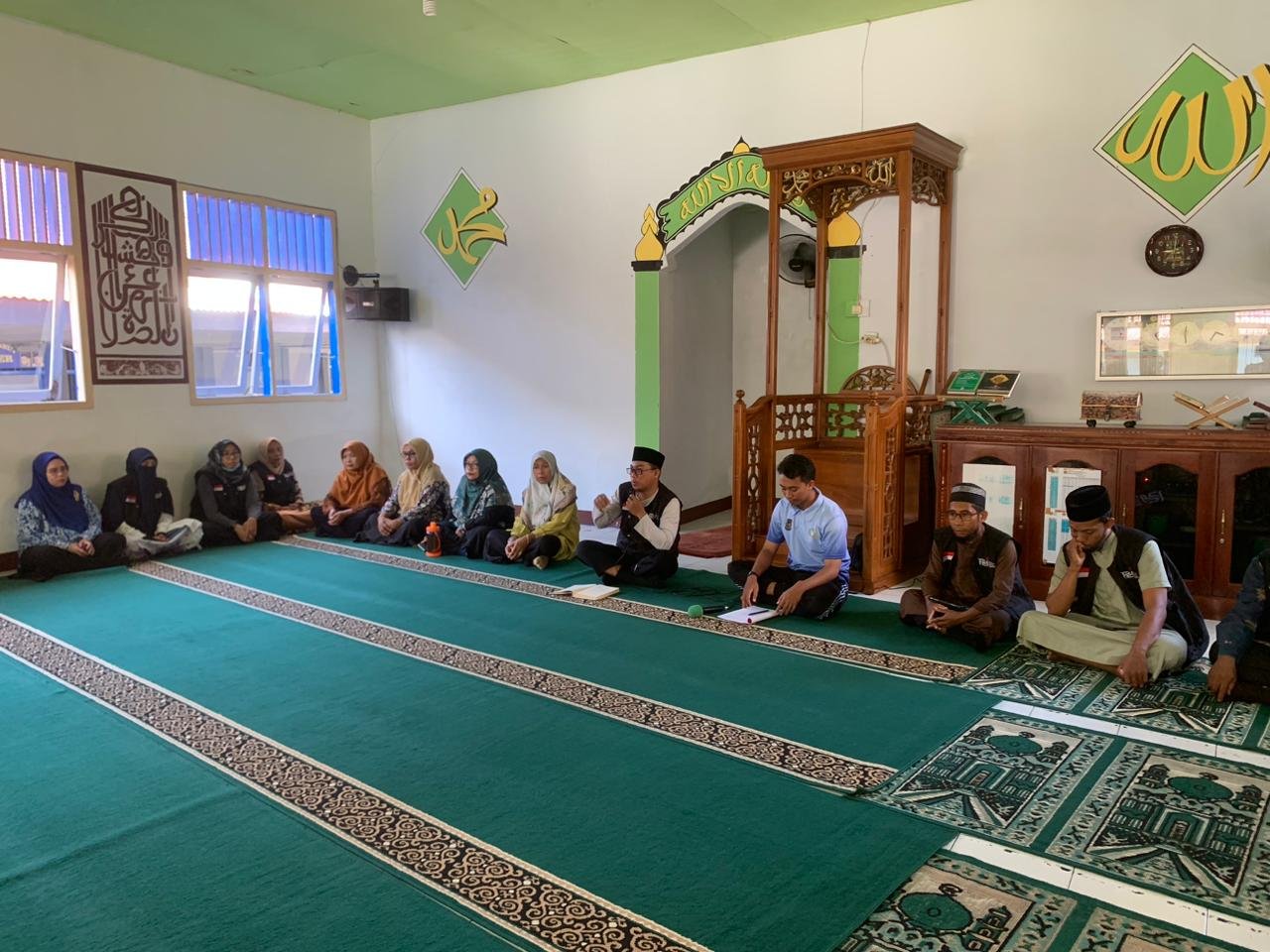 Seluruh warga binaan Lapas Kelas IIA Ternate yang beragama Islam mengikuti kegiatan pembinaan kerohanian, Jumat (12/9). (Dok: Humas Lapas Ternate)