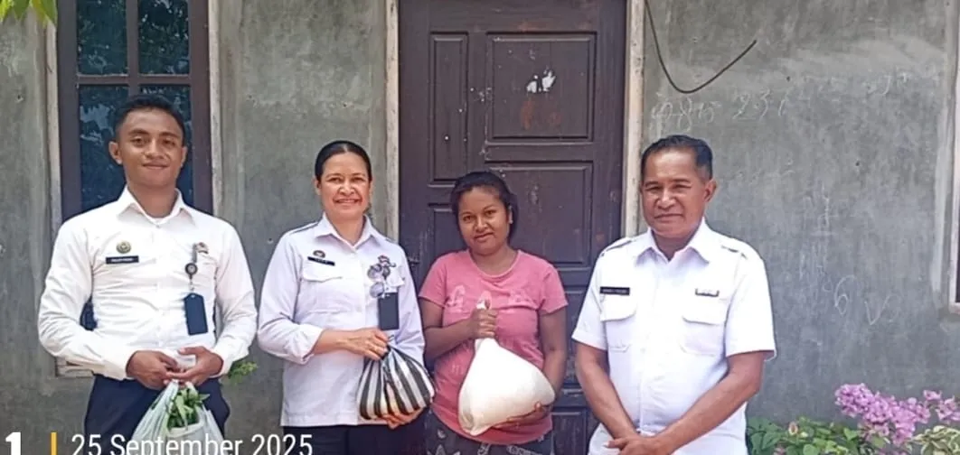 Lapas Kelas IIA Kupang salurkan paket bantuan sosial untuk warga kurang mampu, wujud komitmen dan kepedulian sosial kepada masyarakat sekitar. (Dok: Humas Lapas Kupang)