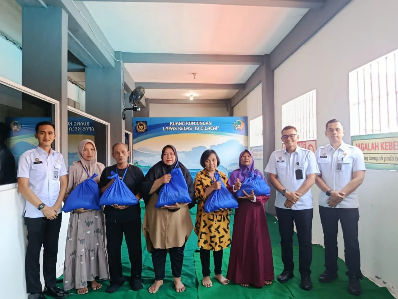 Lapas Cilacap Gelar Bakti Sosial ke Masyarakat dan Keluarga WB