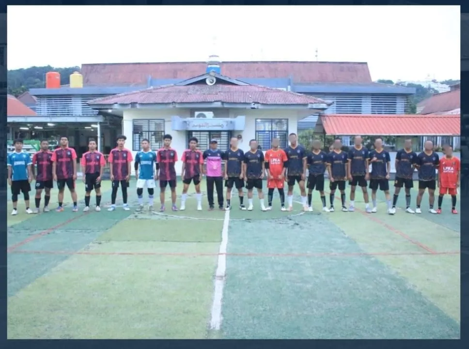 LPKA Kelas II Batam menggelar pertandingan persahabatan futsal melawan tim dari SMA Hidayatullah Kota Batam. (Dok: Humas LPKA Batam)