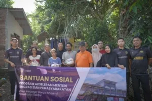 Lapas Kelas IIA Lombok Barat terus menunjukkan komitmennya dalam memberikan dampak positif bagi masyarakat sekitar melalui kegiatan Jalan Sehat dan Bakti Sosial (Baksos) yang di gelar pada Jumat pagi. (Dok: Humas Lapas Lombok Barat)
