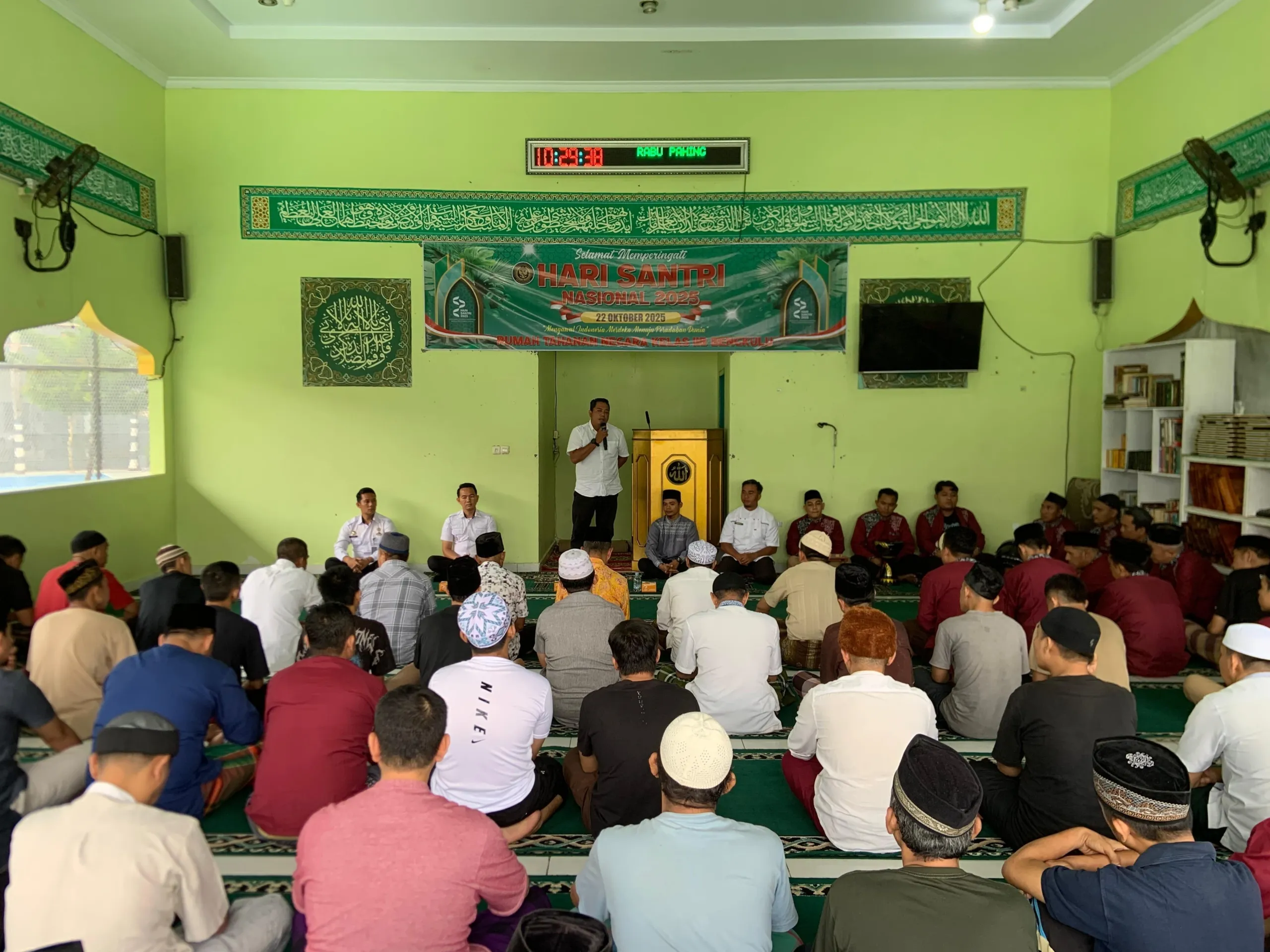 Rutan Kelas IIB Bengkulu menggelar kegiatan keagamaan yang berlangsung khidmat dan penuh makna di Masjid At-Taubah Rutan Bengkulu, Rabu (22/10). (Dok: Humas Rutan Bengkulu)