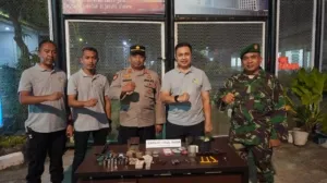 Lapas Kelas IIA Purwokerto melaksanakan kegiatan penggeledahan malam secara serentak di seluruh blok hunian warga binaan. (Dok: Humas Lapas Purwokerto)