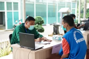Rutan Kelas I Cipinang melaksanakan pemeriksaan kesehatan berupa deteksi dini tuberkulosis (TBC) bagi warga binaan pemasyarakatan, Jumat (3/10). (Dok: Humas Rutan Cipinang)
