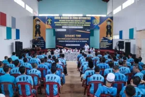 Lapas Kelas IIA Cibinong menggelar sidang Tim Pengamat Pemasyarakatan (TPP) yang berlangsung di Aula Saharjo ini menjadi agenda rutin dalam rangka evaluasi terhadap pelaksanaan program pembinaan warga binaan, Rabu (8/10/2025). (Dok: Humas Lapas Cibinong)