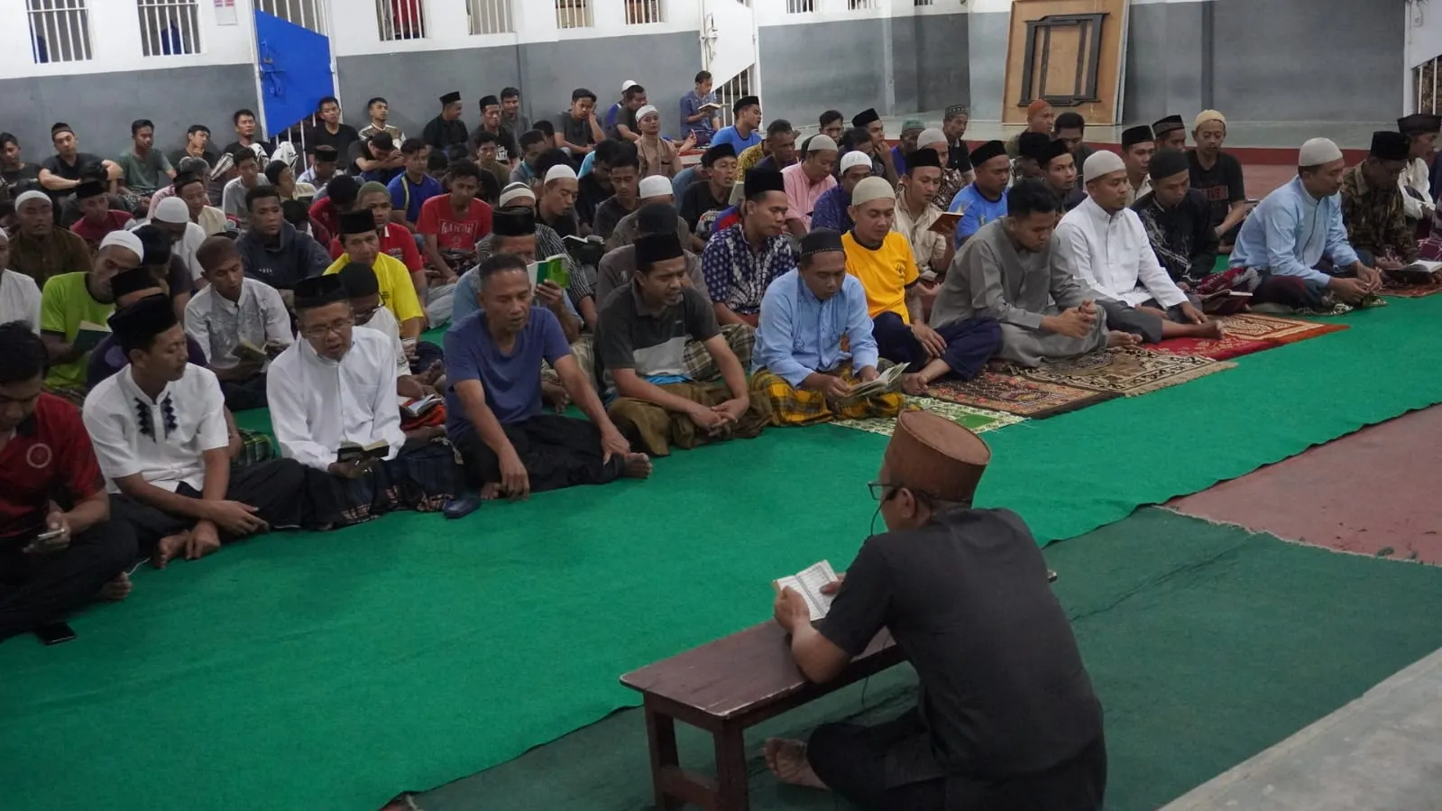 Lapas Kelas IIA Purwokerto menggelar kegiatan Yasinan dan Diskusi Pembinaan bagi warga binaan Blok T7 pada Kamis (9/10) malam. (Dok: Humas Lapas Purwokerto)