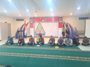 Lapas Kelas IIA Purwokerto menggelar kegiatan pengajian rutin di Aula Yudhistira, pada Jum'at (10/10). (Dok: Humas Lapas Purwokerto)
