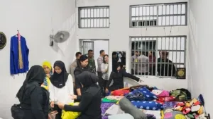 Lapas Perempuan Kelas III Palu melaksanakan razia serentak gabungan bersama aparat penegak hukum TNI/Polri di blok hunian warga binaan. (Dok: Humas Lapas Perempuan Palu)