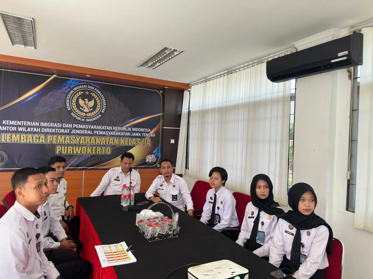Tingkatkan Transparansi dan Akuntabilitasi, Lapas Purwokerto Ikuti Monitoring SPI 2025 via Zoom Meeting