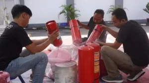 Lapas Kelas IIA Purwokerto Lakukan Penggantian Isi APAR untuk Tingkatkan Keamanan