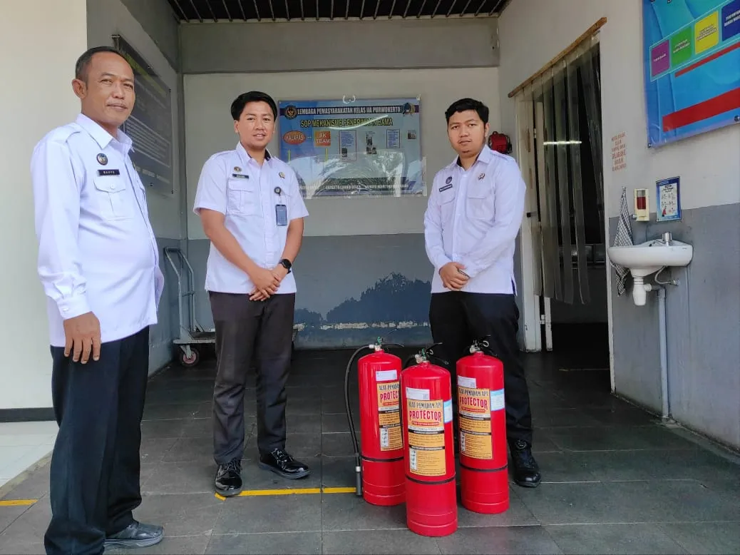 Langkah Preventif, Lapas Kelas IIA Purwokerto Distribusikan APAR untuk Tingkatkan Keamanan Lingkungan