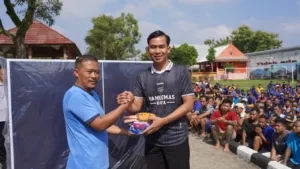 Lapas Kelas IIA Purwokerto melaksanakan kegiatan pembagian alat olahraga kepada Warga Binaan, Rabu (15/10). (Dok: Humas Lapas Purwokerto)