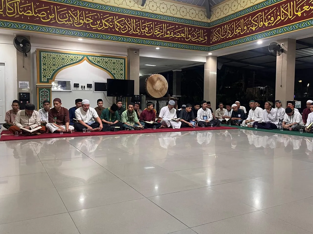 Cahaya Doa di Malam Jumat, Warga Binaan Lapas Cibinong Tebar Kedamaian Lewat Yasinan dan Marawis