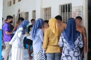 Jemput Bola ke Blok Hunian, Tim Klinik Lapas Cibinong Lakukan Pemeriksaan Scabies bagi Warga Binaan