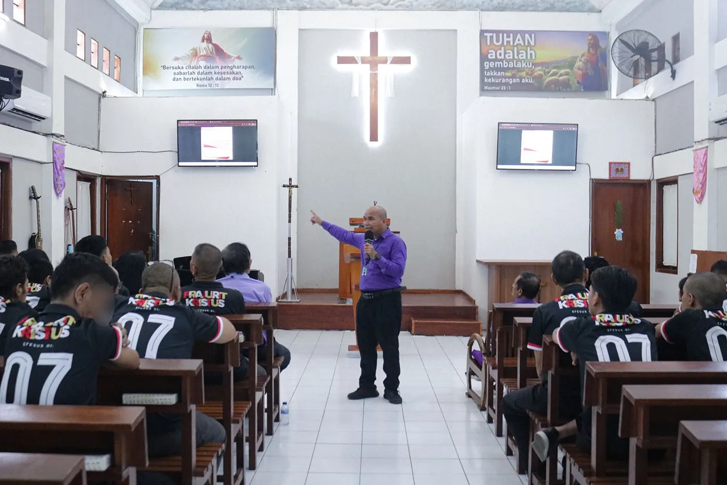 Perkuat Iman dan Harapan, Lapas Cibinong Gelar Ibadah Nasrani Bersama Mitra Pelayanan Gereja