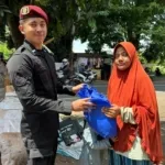 Tebar Berkah di Hari Jumat, Lapas Cibinong Bagikan Paket Sembago Kepada Masyarakat Sekitar