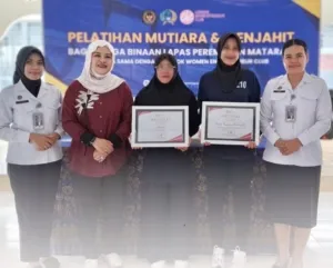 Lapas Perempuan Kelas III Mataram secara resmi menutup kegiatan pelatihan keterampilan mengolah mutiara dan menjahit sebagai bagian dari program pembinaan kemandirian bagi warga binaan. (Dok: Humas Lapas Perempuan Mataram)