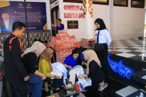 Lapas Kelas IIA Banyuwangi menggelar kegiatan membatik bersama masyarakat dan keluarga Warga Binaan. (Dok: Humas Lapas Banyuwangi)