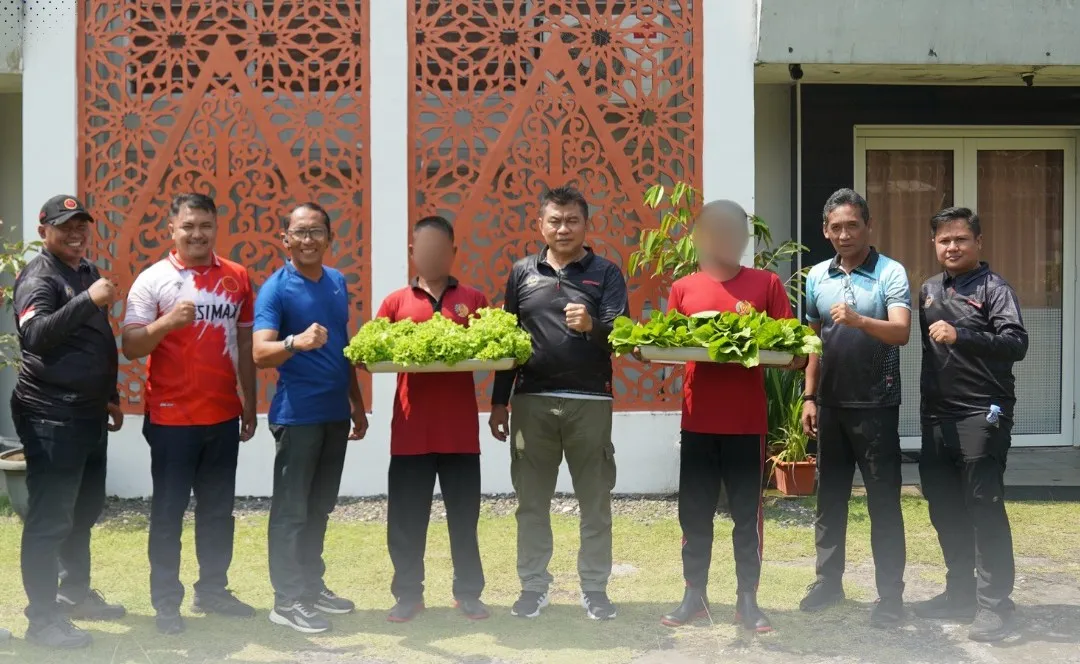 Lapas Besi Nusakambangan Panen Sayuran Small Holding