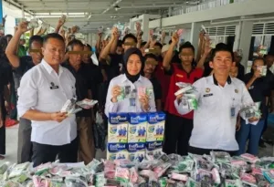 Lapas Pangkalpinang Bagikan Susu dan Paket Kebersihan
