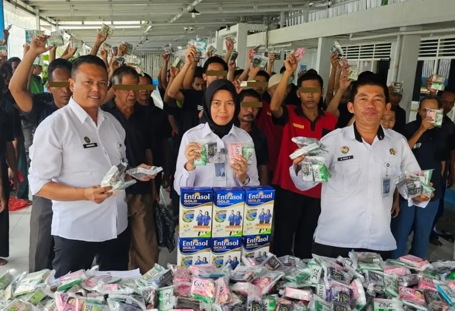 Lapas Pangkalpinang Bagikan Susu dan Paket Kebersihan