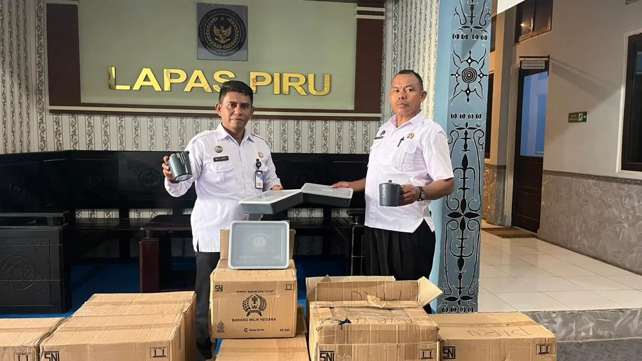 Lapas Piru Terima Bantuan 139 Set Ompreng dan Mug