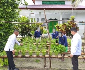 Lapas Geser Panen Kangkung Hidroponik Bersama Warga Binaan