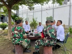 Lapas Pemuda Kelas IIA Madiun menerima kunjungan patroli sambang dari TNI dan Polri sebagai bentuk sinergi pengamanan wilayah. (Dok: Humas Lapas Pemuda Madiun)